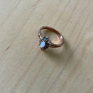 White stone with ‘diamonds’ ring. Size 8 1/2